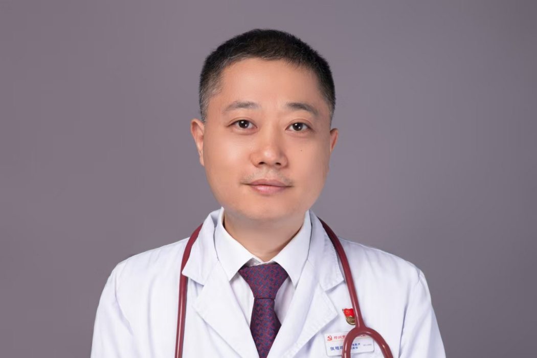 張祖峰(鄭州市第九人民醫院心臟康復中心主任,心臟中心二病區主任) 張祖峰(鄭州市第九人民醫院心臟康復中心主任,心臟中心二病區主任)