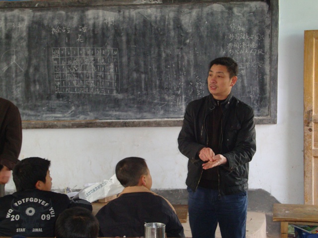 濟渡國小老師在上課