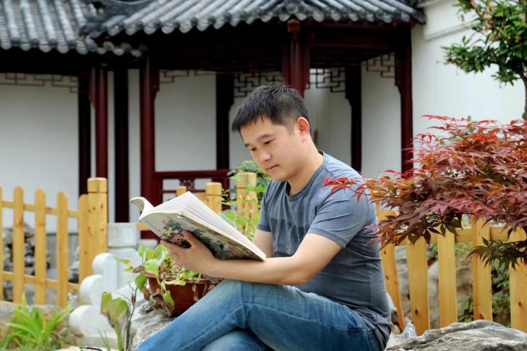 李先鋒(河南省玉石雕刻大師) 李先鋒(河南省玉石雕刻大師)