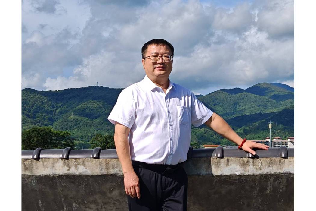 陳潔(廣東省書法協會會員,惠州市惠城區書法家協會副主席) 陳潔(廣東省書法協會會員,惠州市惠城區書法家協會副主席)