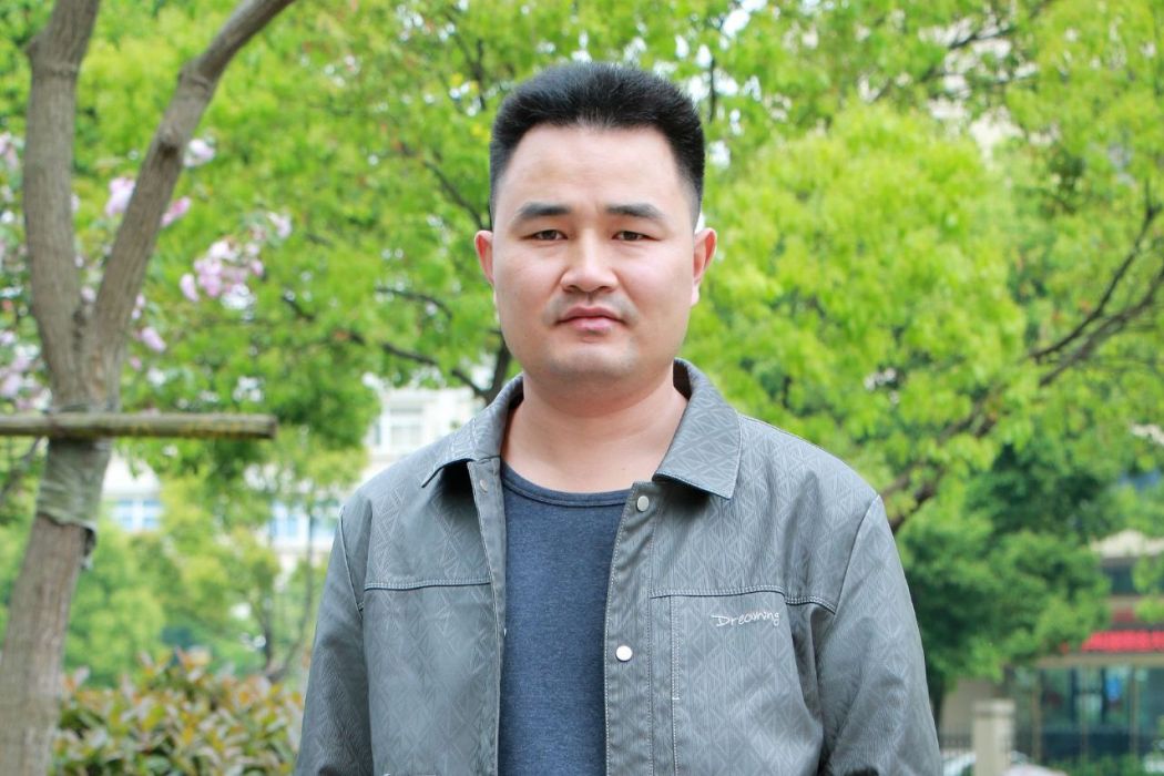 張俠(中國美術家協會會員、博士) 張俠(中國美術家協會會員、博士)
