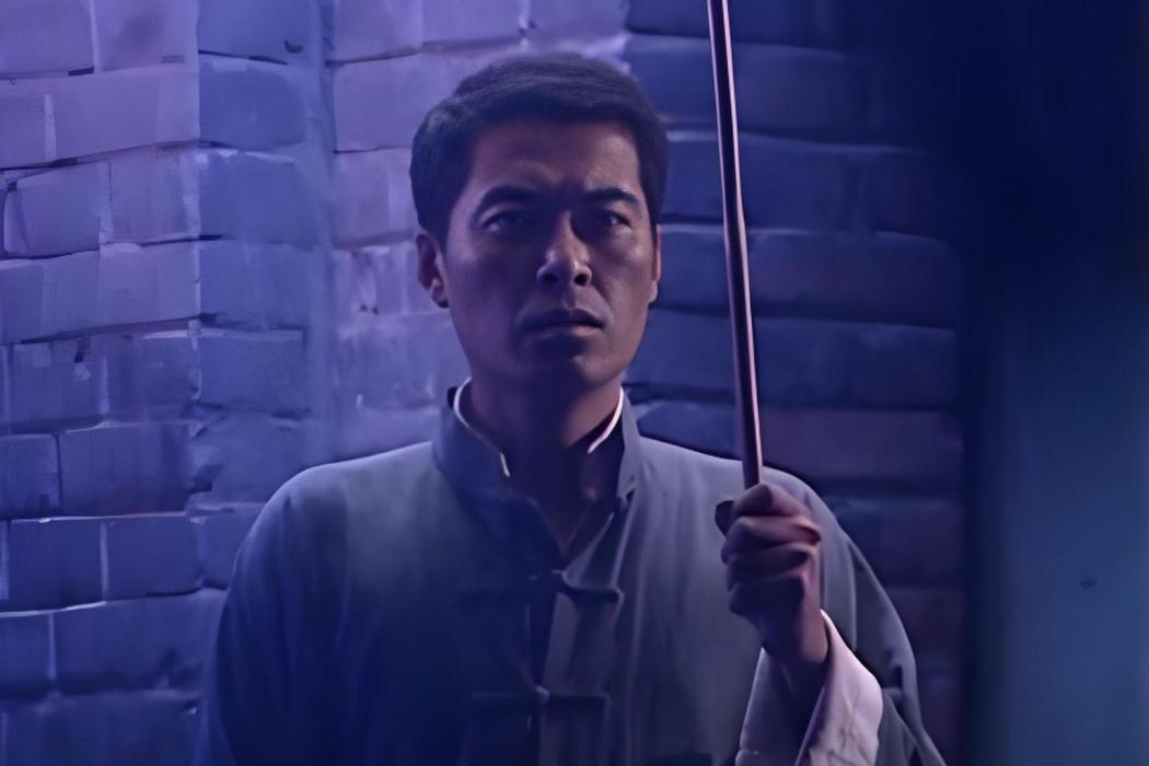 雷鳴(愛情劇《子夜》中的虛構角色，林佩瑤的初戀情人)