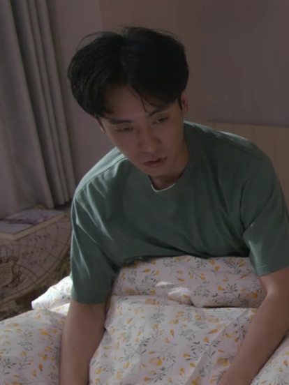 馮遠航(都市醫療情感劇《親愛的生命》中的男配角) 馮遠航(都市醫療情感劇《親愛的生命》中的男配角)