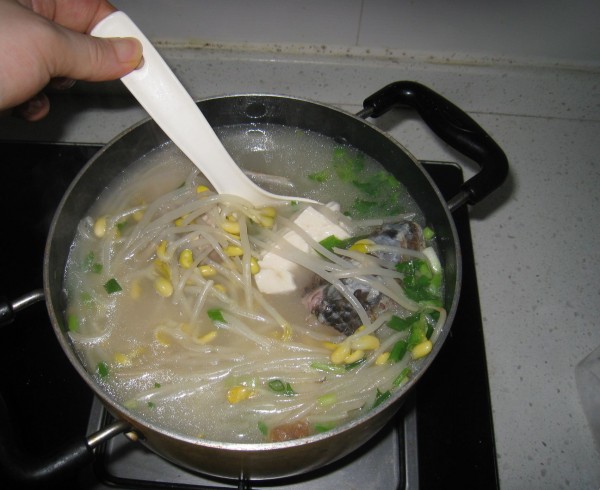芽菜豆腐鯽魚湯