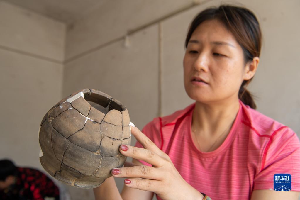 燕妮(重慶市文物考古研究院女子考古隊隊長) 燕妮(重慶市文物考古研究院女子考古隊隊長)