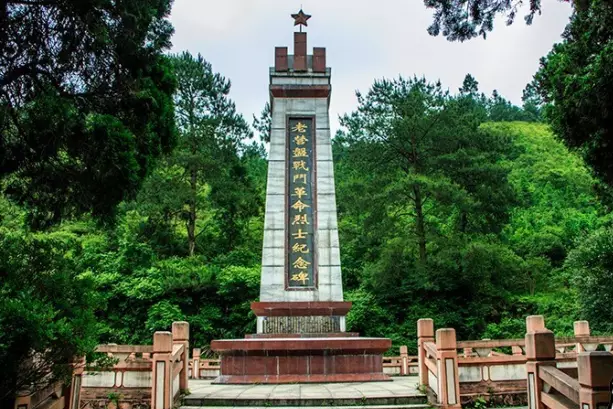 老營盤戰鬥革命烈士紀念碑
