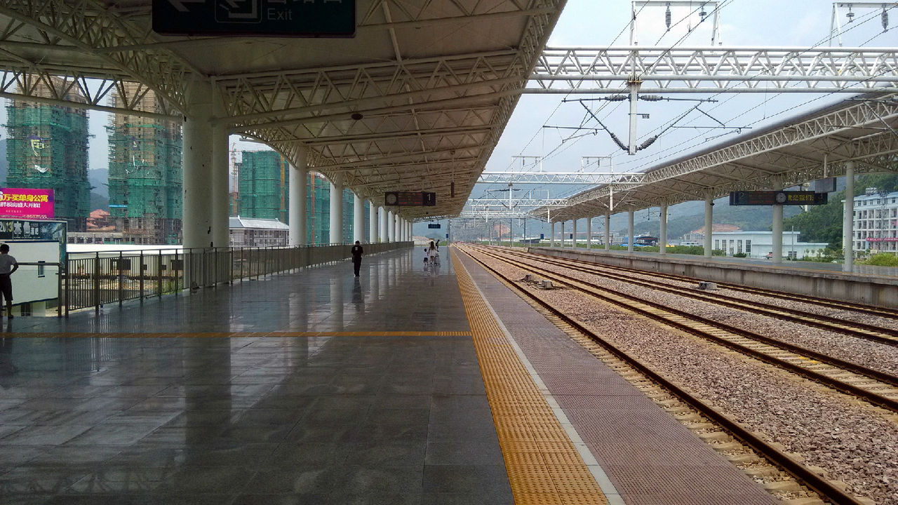 霞浦站寬敞的1站台