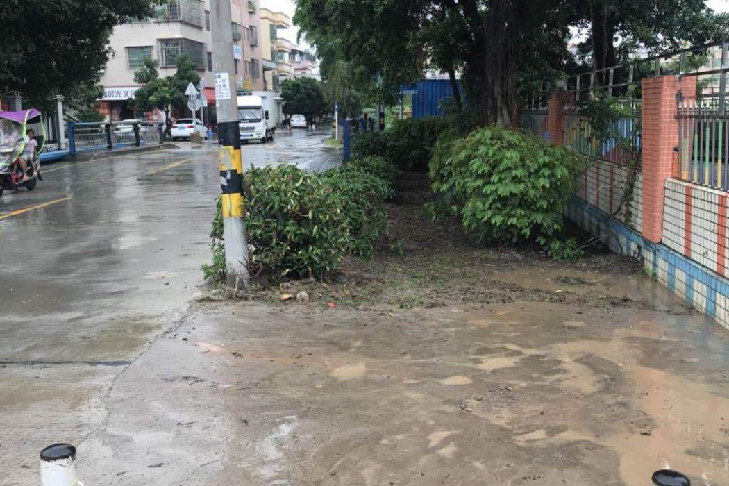 鶴亭北街