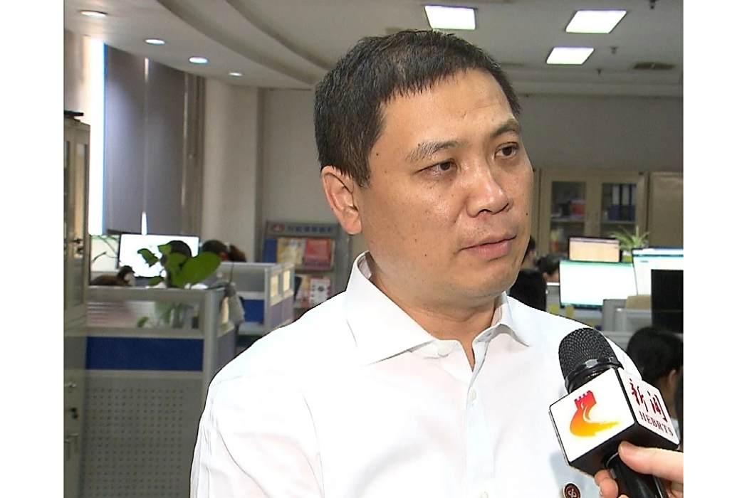 李晨光(以嶺藥業董事) 李晨光(以嶺藥業董事)