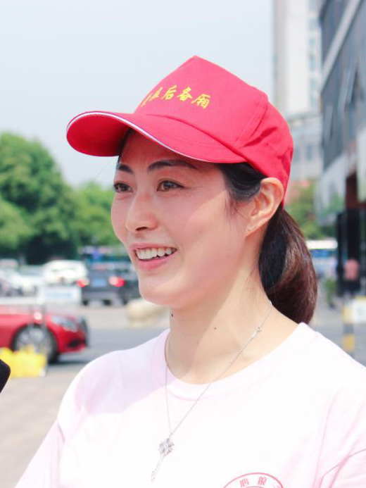 施菊英(紹興市婦聯副主席(兼)、柯橋區政協委員,紹興市柯橋區愛心娘子軍公益中心負責人) 施菊英(紹興市婦聯副主席(兼)、柯橋區政協委員,紹興市柯橋區愛心娘子軍公益中心負責人)