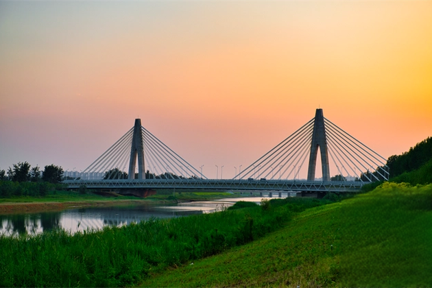 東湖大橋(中國河北省邯鄲市境內橋樑) 東湖大橋(中國河北省邯鄲市境內橋樑)