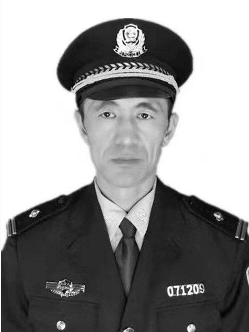 何建華(內蒙古突泉縣公安局育文派出所原三級警長) 何建華(內蒙古突泉縣公安局育文派出所原三級警長)