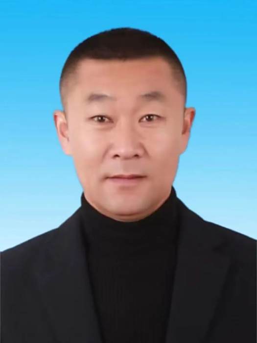 王占新(內蒙古文聯副主席、內蒙古曲藝家協會主席) 王占新(內蒙古文聯副主席、內蒙古曲藝家協會主席)