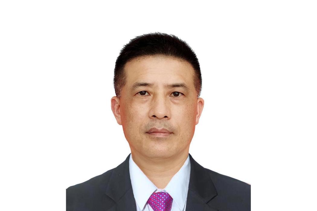 薛峰(湖南省常德市安鄉縣公安局黨組成員、副局長、縣委教育工委委員) 薛峰(湖南省常德市安鄉縣公安局黨組成員、副局長、縣委教育工委委員)