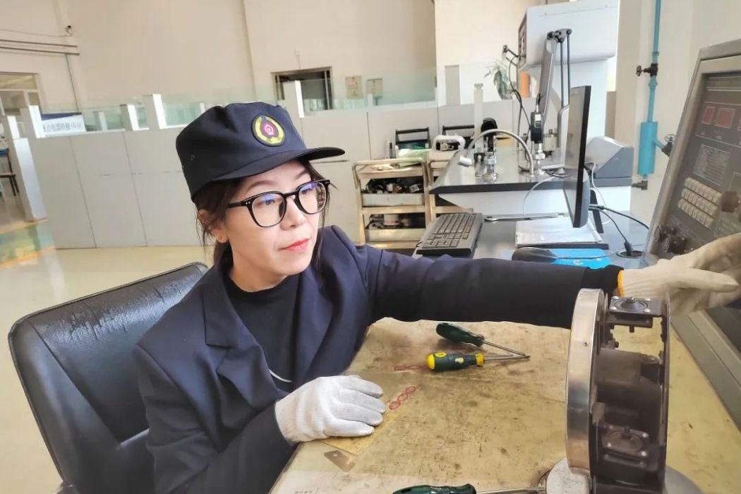 趙素霞(中國鐵路青藏集團有限公司西寧機務段檢修車間儀表操作間電機鉗工) 趙素霞(中國鐵路青藏集團有限公司西寧機務段檢修車間儀表操作間電機鉗工)