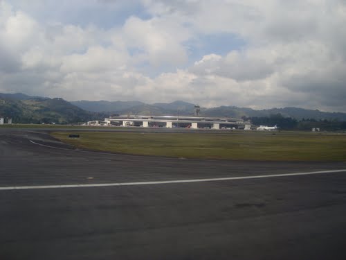 機場跑道與航站樓