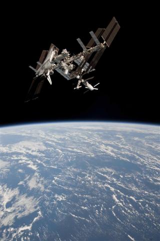 奮進號宇宙飛船對接在國際空間站上