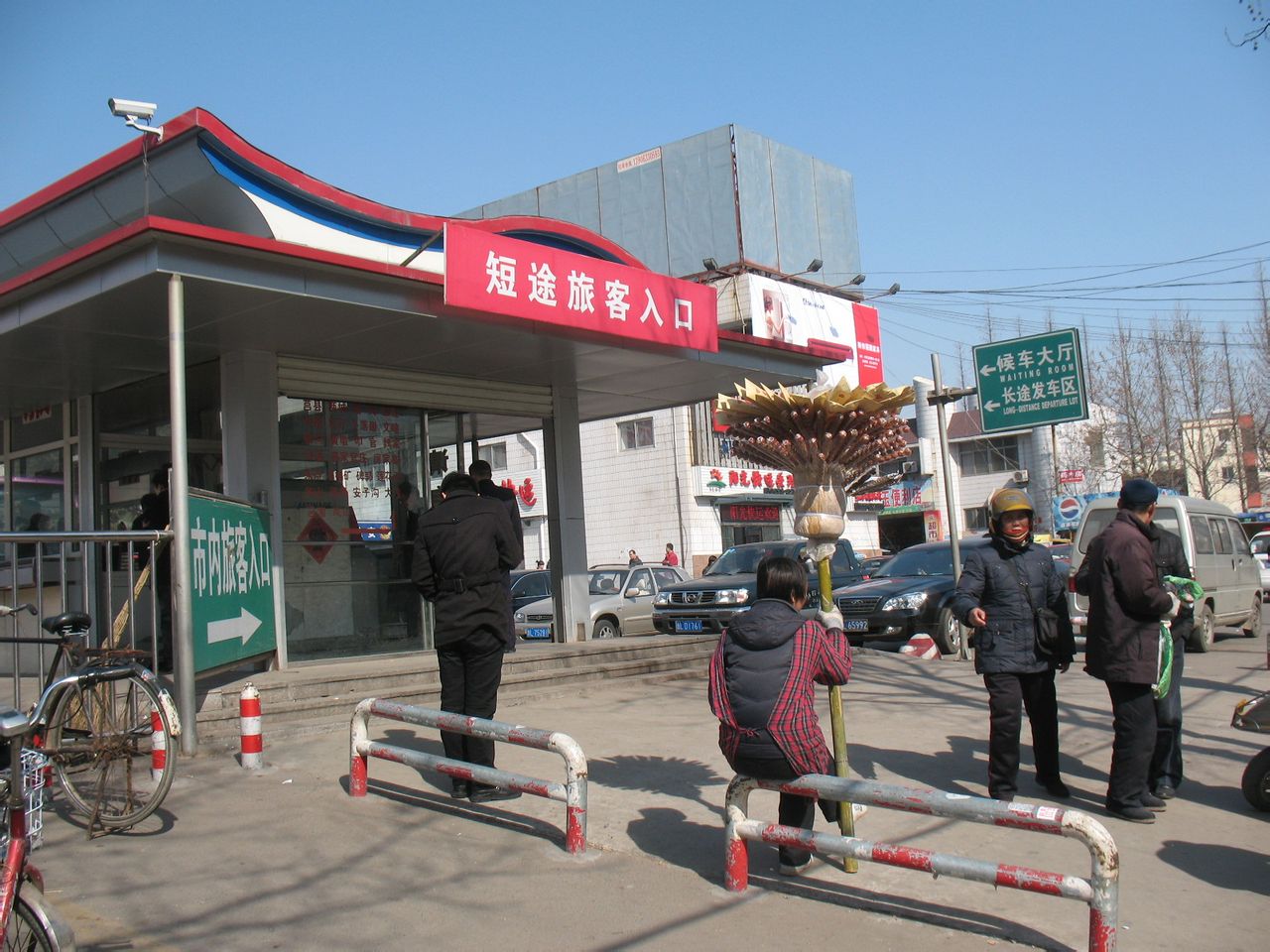 2011年03月08日，日照汽車總站短途旅客入口
