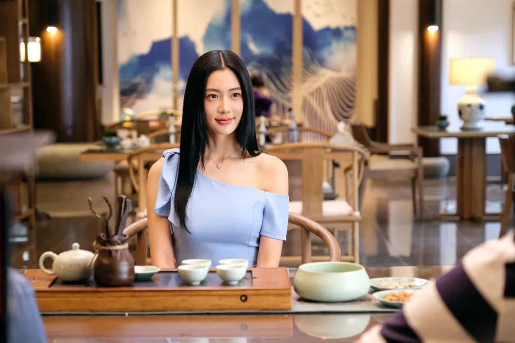 Ellie(電影《大紅包》中由克拉拉飾演的女主角) Ellie(電影《大紅包》中由克拉拉飾演的女主角)