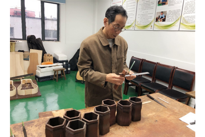 張建平(二胡製作大師) 張建平(二胡製作大師)