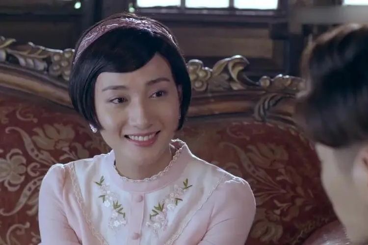 齊穎(《鐵血殊途》中由馮文娟飾演的角色) 齊穎(《鐵血殊途》中由馮文娟飾演的角色)