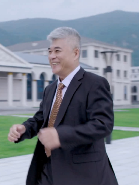 王輝山(《劉家媳婦》中的角色,由張永祥飾演) 王輝山(《劉家媳婦》中的角色,由張永祥飾演)