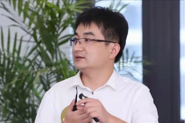 李峰(深圳市峰泳科技有限公司執行董事)