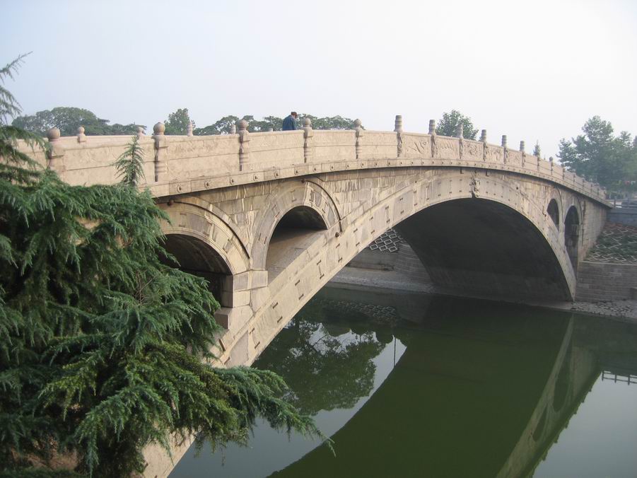 石拱橋(石質材料結構的拱形橋樑)