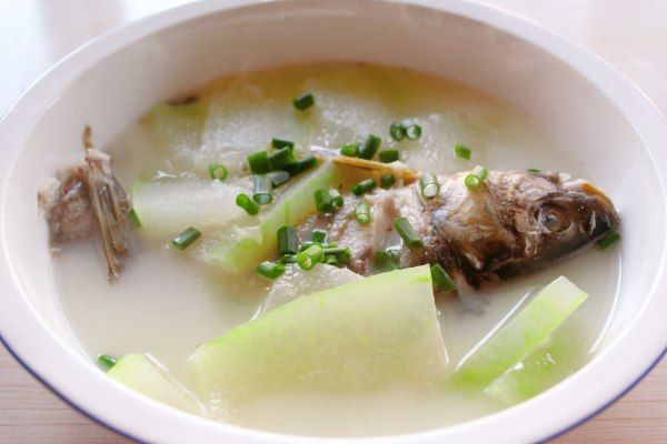 冬瓜熬鯽魚 冬瓜熬鯽魚