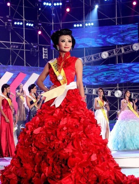 李丹參加2010世界旅遊小姐大賽