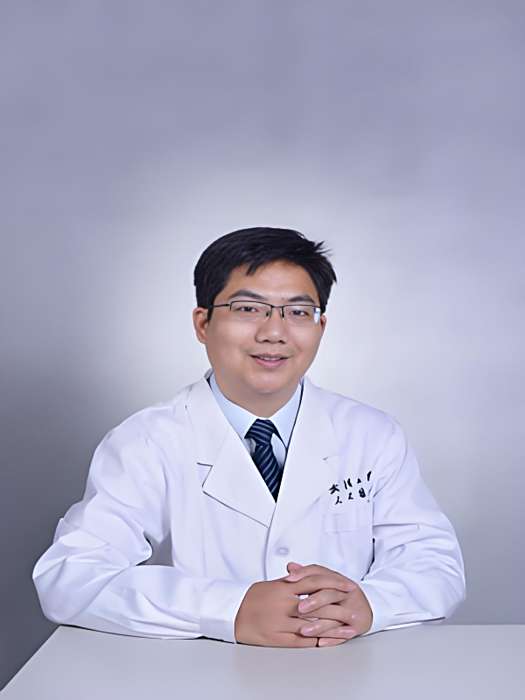 周恆(武漢大學人民醫院心臟特需醫療科主任醫師) 周恆(武漢大學人民醫院心臟特需醫療科主任醫師)