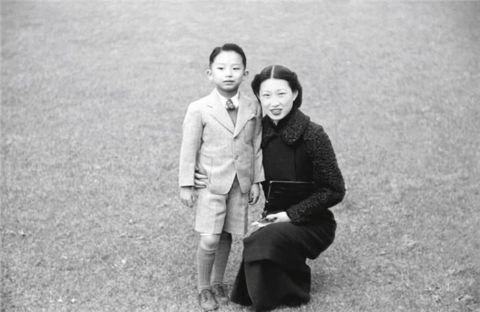 20世紀30年代末,趙一荻與兒子張閭琳在香港