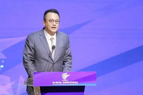 趙立東(華南城執行董事,行政總裁) 趙立東(華南城執行董事,行政總裁)