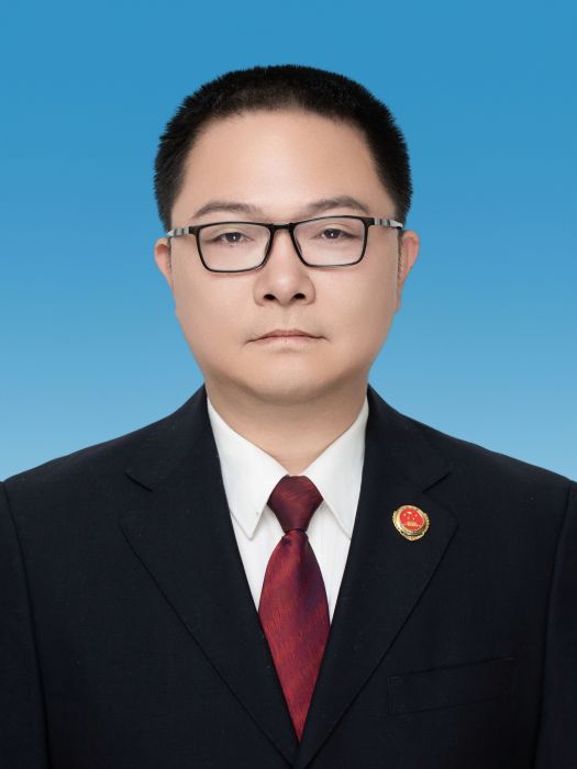 劉威(四川省自貢市榮縣人民檢察院黨組成員、副檢察長、檢察委員會委員、一級檢察官) 劉威(四川省自貢市榮縣人民檢察院黨組成員、副檢察長、檢察委員會委員、一級檢察官)