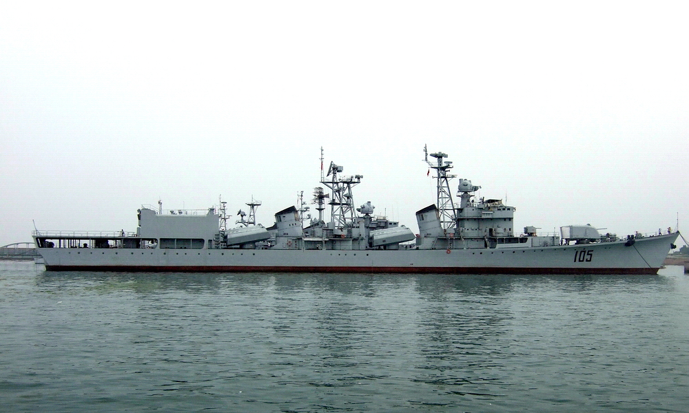 105艦退役後停靠在青島海軍博物館展出