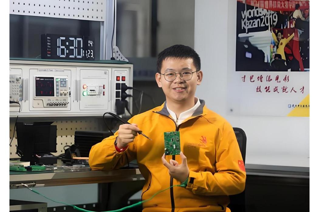 曹博(武漢市儀表電子學校教師、世界技能大賽電子技術項目金牌得主) 曹博(武漢市儀表電子學校教師、世界技能大賽電子技術項目金牌得主)