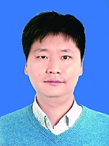 羅傑(中國日報社總編室美術部主任) 羅傑(中國日報社總編室美術部主任)