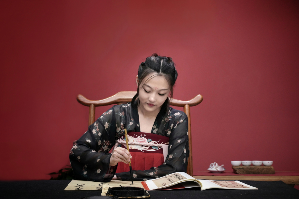孔瑩瑩(湖南省書協新文藝群體書法工作委員會委員) 孔瑩瑩(湖南省書協新文藝群體書法工作委員會委員)