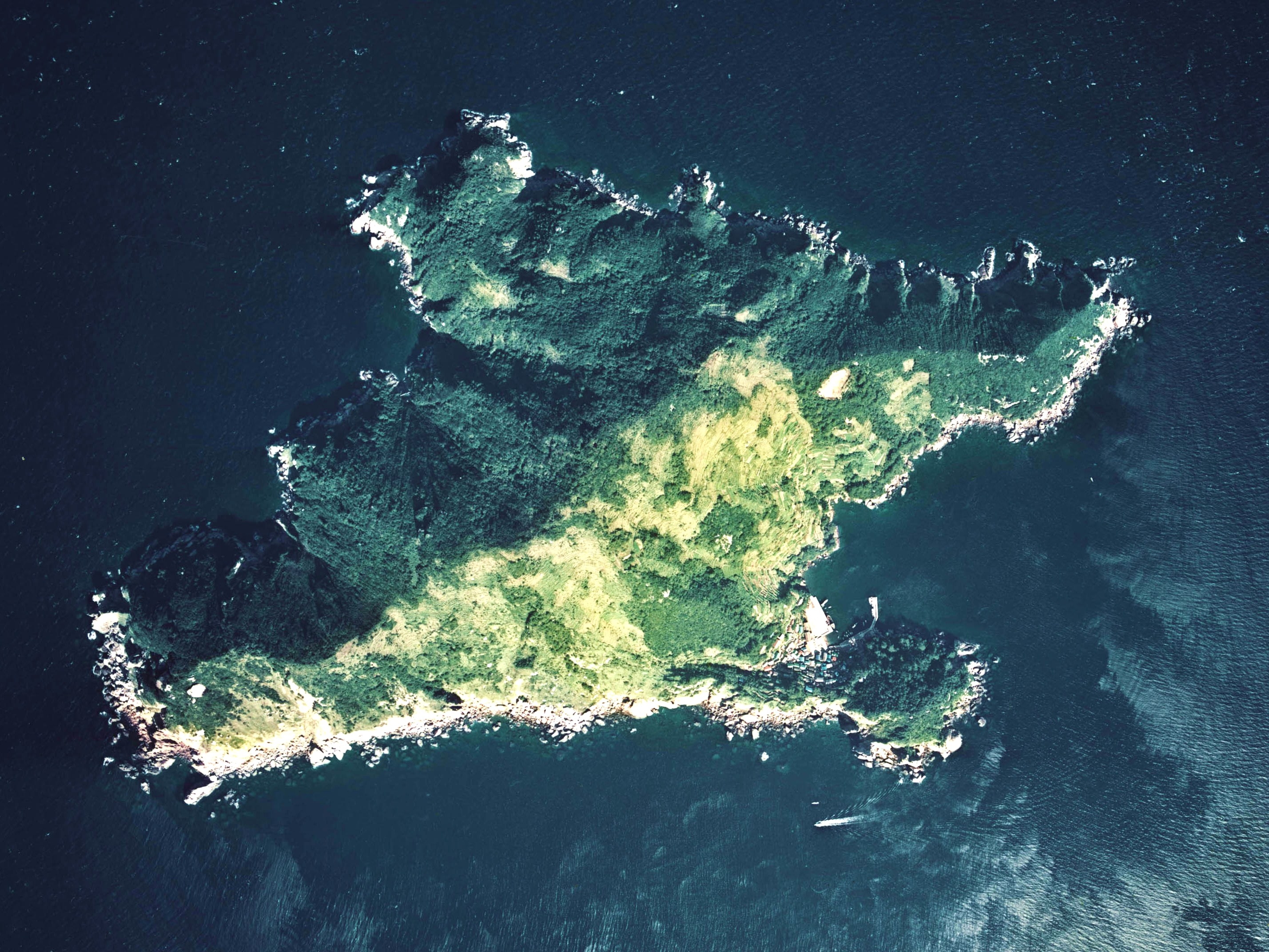 日本國土交通省拍攝的鵜來島空中俯瞰圖