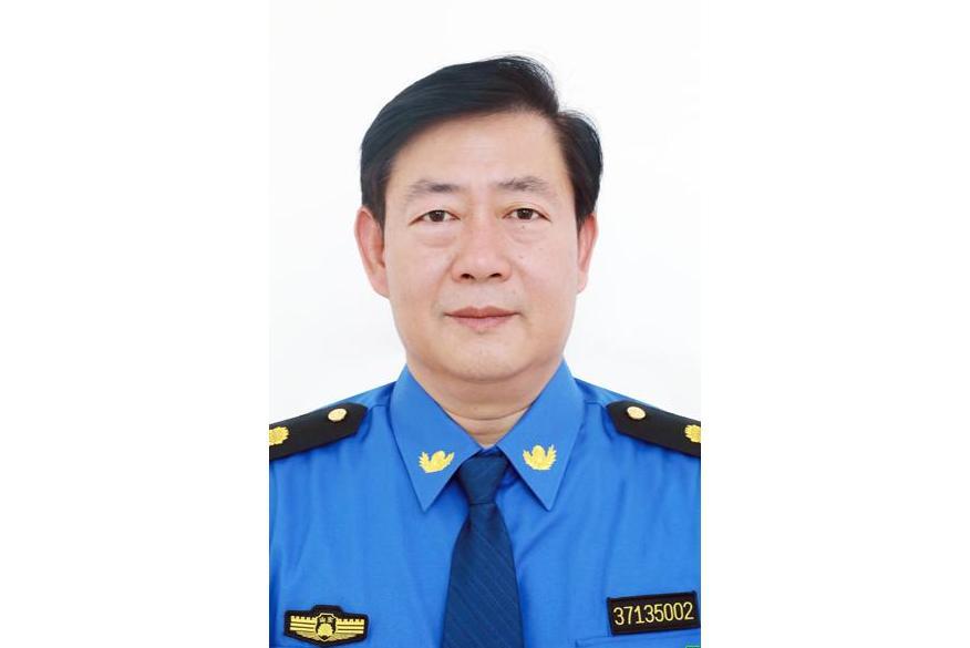 盧新明(山東省臨沂市沂水縣綜合行政執法局黨組成員、副局長、四級高級主辦) 盧新明(山東省臨沂市沂水縣綜合行政執法局黨組成員、副局長、四級高級主辦)
