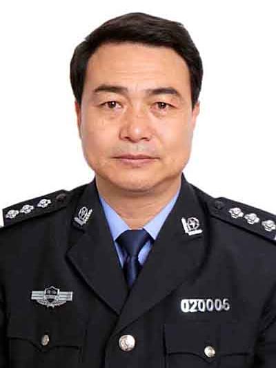 朱成喜(中共青海省海東地區公安局調研員、紀委書記) 朱成喜(中共青海省海東地區公安局調研員、紀委書記)
