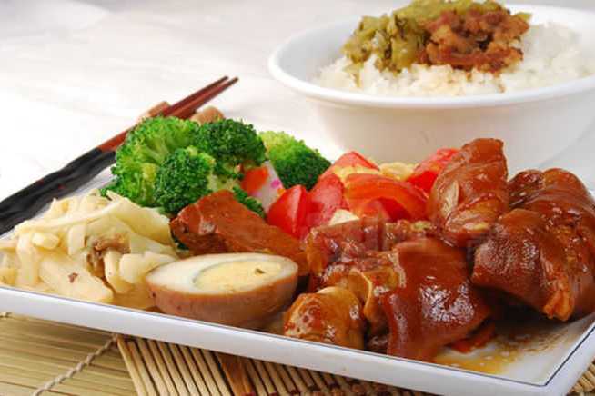 烤豬腳飯 烤豬腳飯