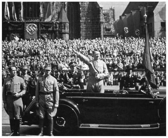 赫斯（左）在納粹集會上