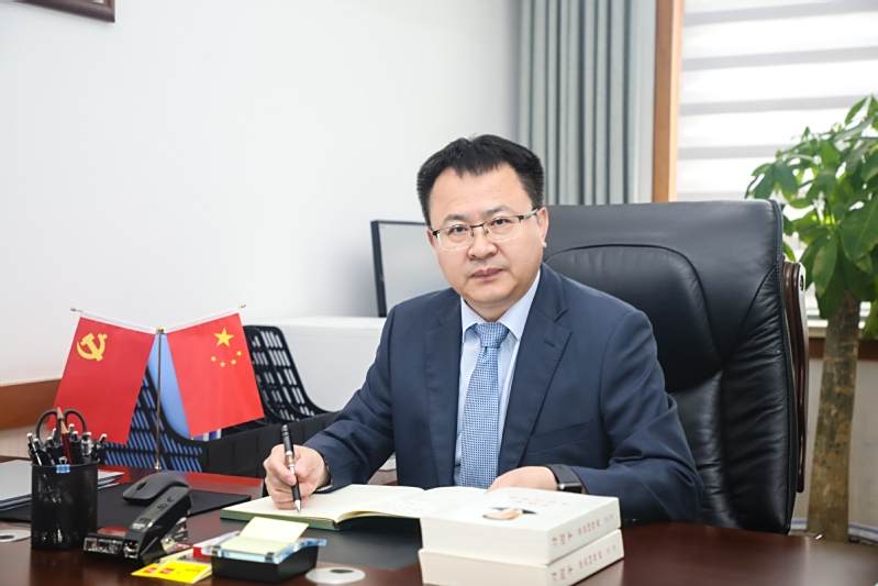 栗建華(上海理工大學黨委常委、副校長，上海出版印刷高等專科學校校長)