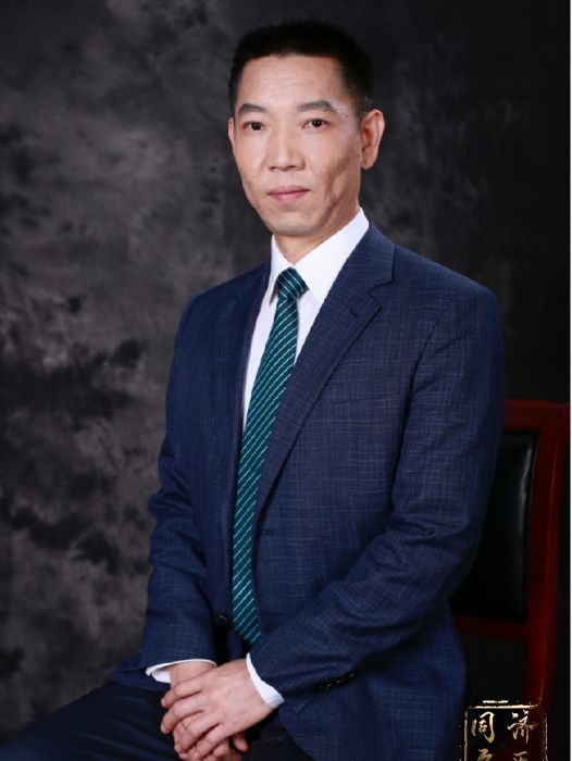 楊雲峰(同濟大學附屬同濟醫院骨科常務副主任、足踝外科主任、主任醫師、博士生導師) 楊雲峰(同濟大學附屬同濟醫院骨科常務副主任、足踝外科主任、主任醫師、博士生導師)