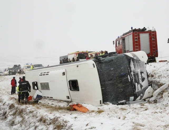 10·25冰島旅遊大巴翻車事故