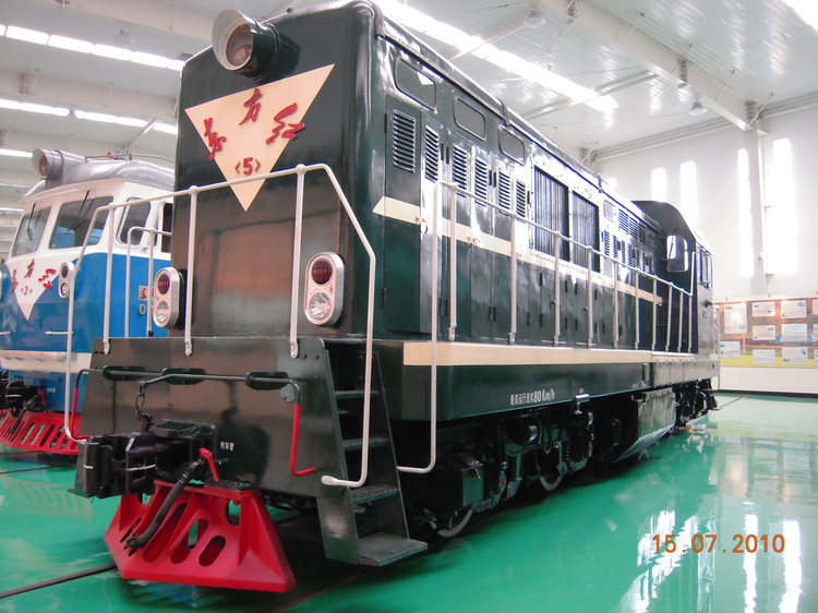 保存在瀋陽鐵路陳列館的東方紅5型0371號機車