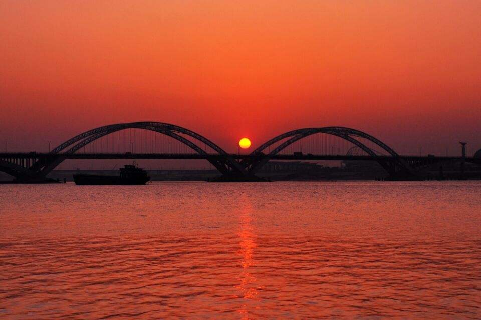 夕陽下的生米大橋