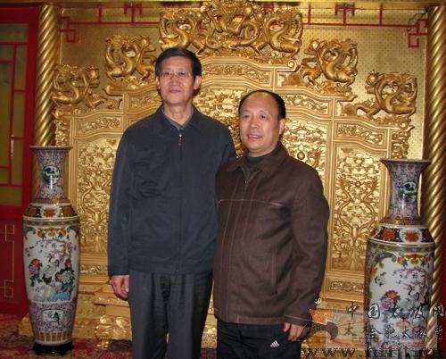 徐秋老師與河南省武協主席張振河（左）合影