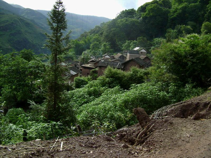 魯鞏村